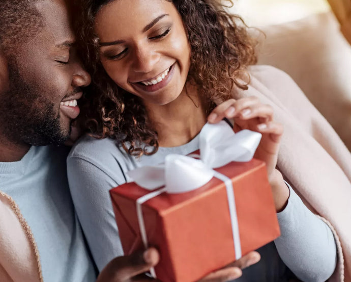 Traditional Anniversary Gifts: Wedding Anniversary Gifts By Year Guide