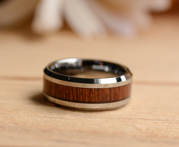 Masculine Charm: Tungsten Rings for Men with Koa Wood Inlay – Distinctive Wooden Bands