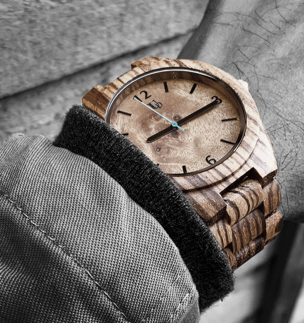 UXD Personalized/Engraved Dark Round Wooden Watch With Natural Wood Face